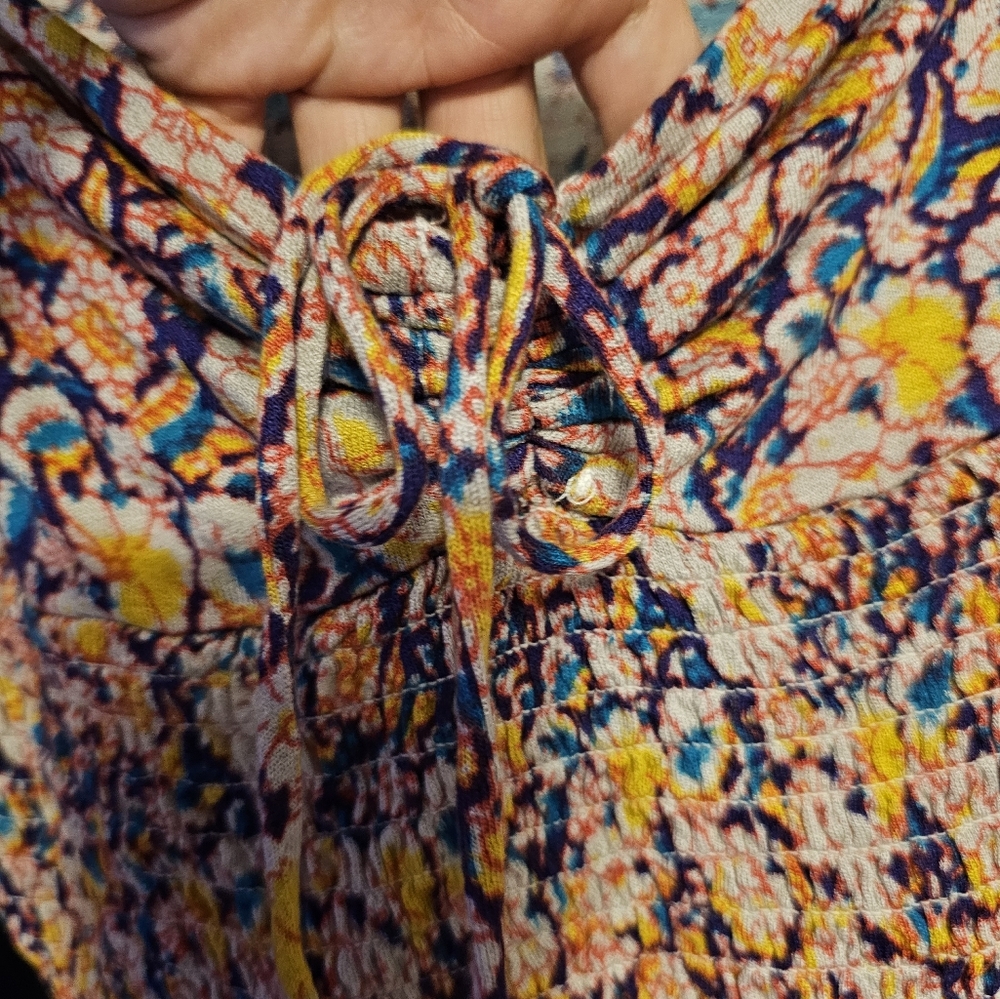 Urban Outfitters crop top. - Picture 4 of 5